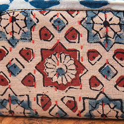 ウッドブロックとカンタ刺繍の伝統染めポーチ 小 ジッパータイプ - サブ3