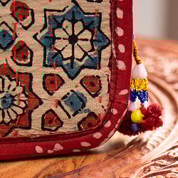 ウッドブロックとカンタ刺繍の伝統染めポーチ 中 ジッパータイプ - サブ4