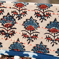 ウッドブロックとカンタ刺繍の伝統染めポーチ 大 ショルダータイプ　留め具訳あり - サブ3