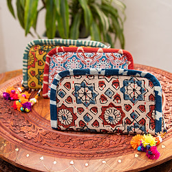 【自由に選べる3個セット】ウッドブロックとカンタ刺繍の伝統染めポーチ 小 ジッパータイプ - サブ2