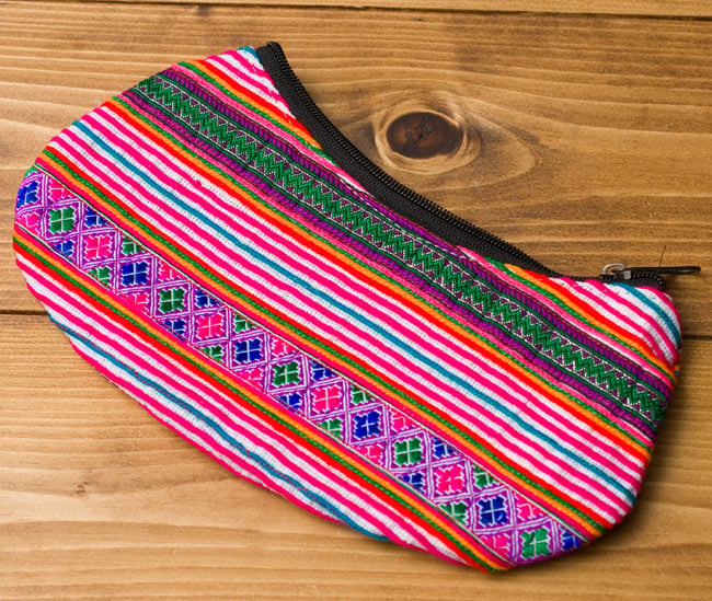 モン族の伝統刺繍小物入れ＆ペンケース　メイクポーチ 3 - 裏面もモン族の刺繍で彩られています