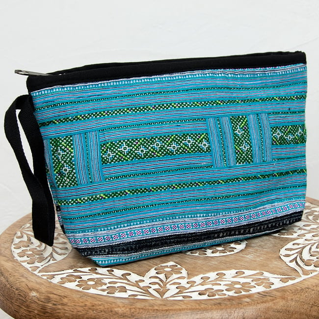 モン族のサブバッグ&小物入れ[幅:約22cm] 2 - モン族の美しい刺繍で彩られています