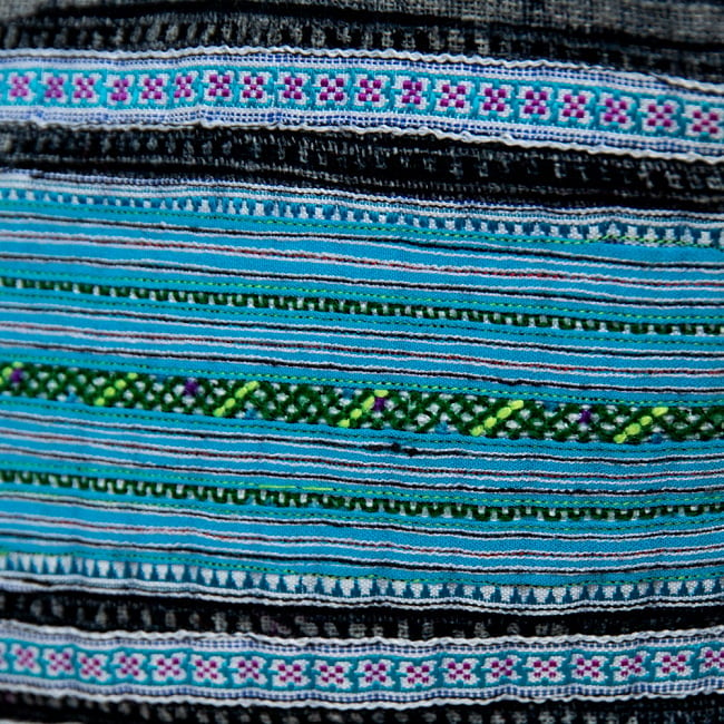 モン族のサブバッグ&小物入れ[幅:約22cm] 5 - 美しい刺繍を拡大してみました。