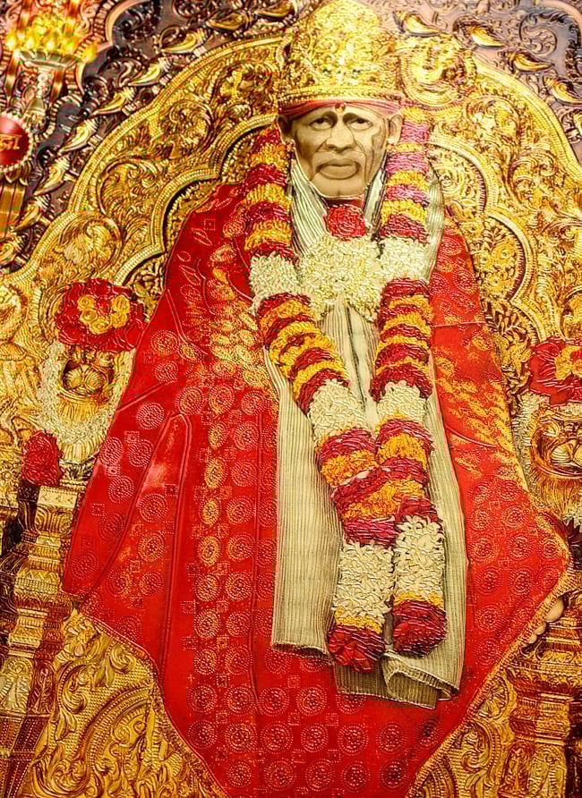 〔約40cm×約30cm〕インドのヒンドゥー神様ゴールドポスター - シルディ・サイ・ババ 2 - 拡大写真です。金色ベースなので通常のポスターとは一線を画する光沢感。見ていると引き込まれます。