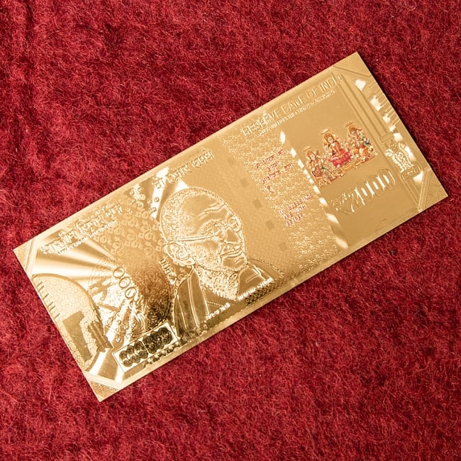 2000ルピー札モチーフのゴールドカード 2 - 建国の父ガンジーがモチーフになっています。