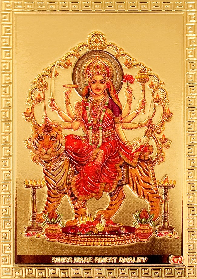 〔約6cm×約8.5cm〕インドのヒンドゥー神様ゴールドお守りカード ステッカー - ドゥルガー 勝利の女神の写真1枚目です。全体写真です。光沢感のある金色をベースに、立体感のあるエンボスで模様へ綺麗な彩色が施されています。ドゥルガー,デーヴァ神族,パールヴァティー,ポスター