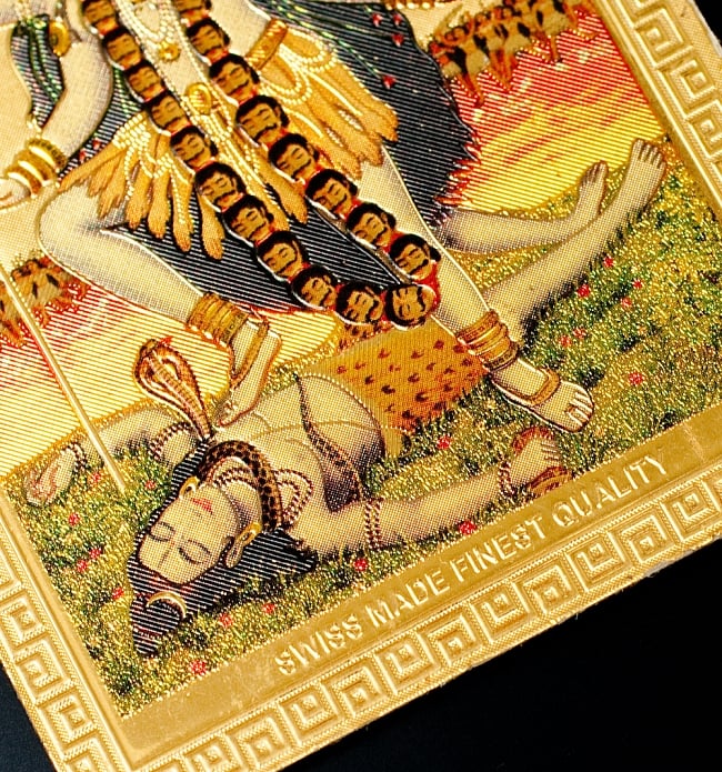 〔約6cm×約8.5cm〕インドのヒンドゥー神様ゴールドお守りカード ステッカー - カーリー 3 - 別の角度からの写真です