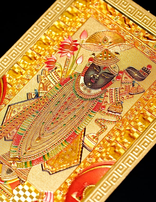 〔約6cm×約8.5cm〕インドのヒンドゥー神様ゴールドお守りカード ステッカー - バラジ 願いの神様 2 - 拡大写真です。金色ベースなので、景気の良い明るい雰囲気があります。