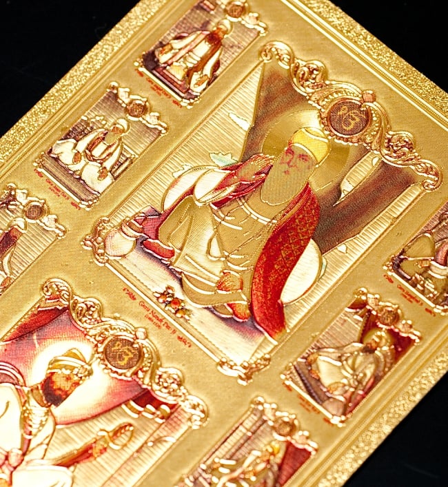 〔約6cm×約8.5cm〕インドのヒンドゥー神様ゴールドお守りカード ステッカー - シク教グル・ナーナクとグル・ゴービンド・シング 2 - 拡大写真です。金色ベースなので、景気の良い明るい雰囲気があります。