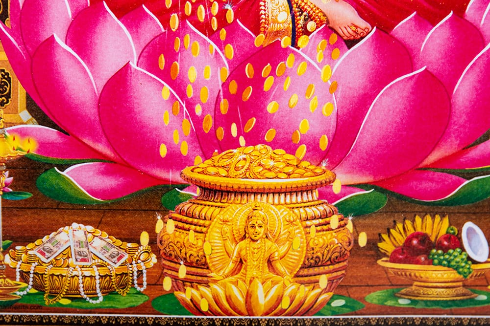 約26cm×約36cm〕インドのヒンドゥー神様ポスター - ラクシュミ の通販