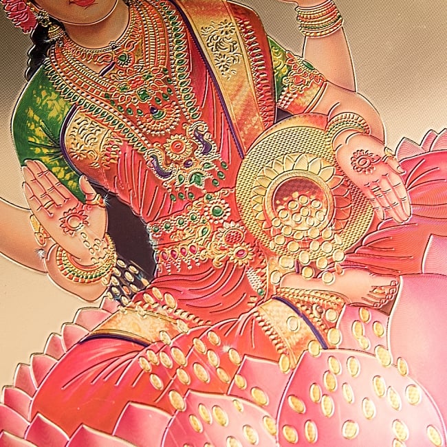 〔約40cm×約30cm〕インドのヒンドゥー神様ゴールドポスター - ラクシュミー 美と富の神様 3 - 金色ベースなので通常のポスターとは一線を画する光沢感。
