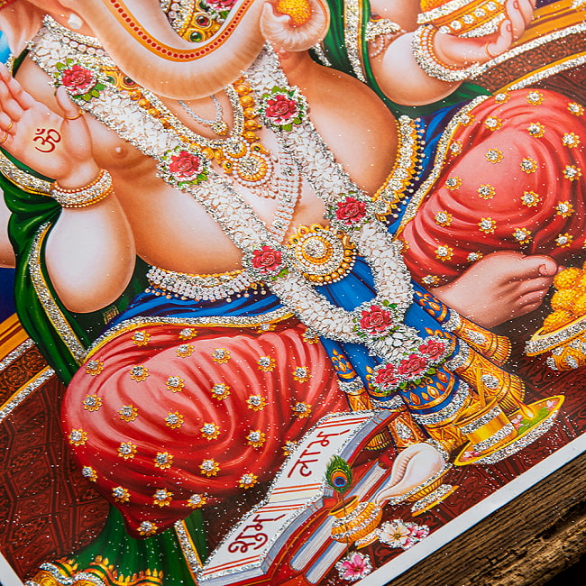 〔約40.5cm×約30.5cm〕輝くラメ入り・インドのヒンドゥー神様ポスター - ガネーシャ 学問と商売の神様 3 - 細部を見てみました。雰囲気たっぷりです。