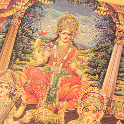 〔約40cm×約30cm〕インドのヒンドゥー神様ゴールドポスター - ラクシュミー・サラスヴァティ・ガネーシャ - サブ2