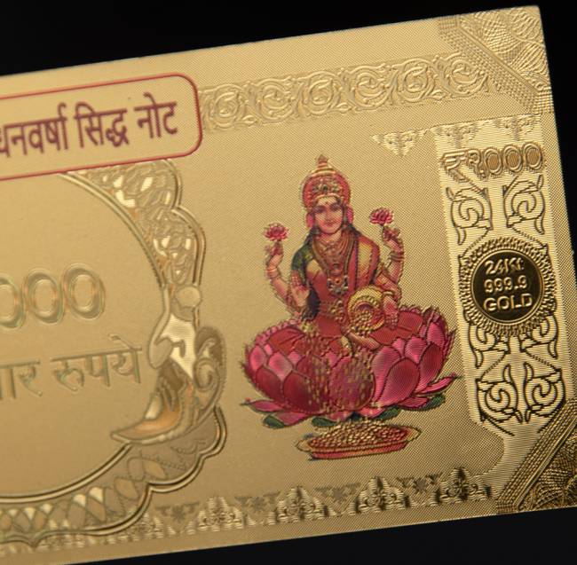 【30個セット】2000ルピー札モチーフのゴールドカード 5 - 愛と美と富の女神ラクシュミーです。