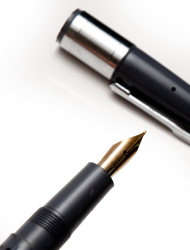 インドの万年筆 ARMOUR - AIRMAC 【灰】 2 - ペン先はこんな感じです