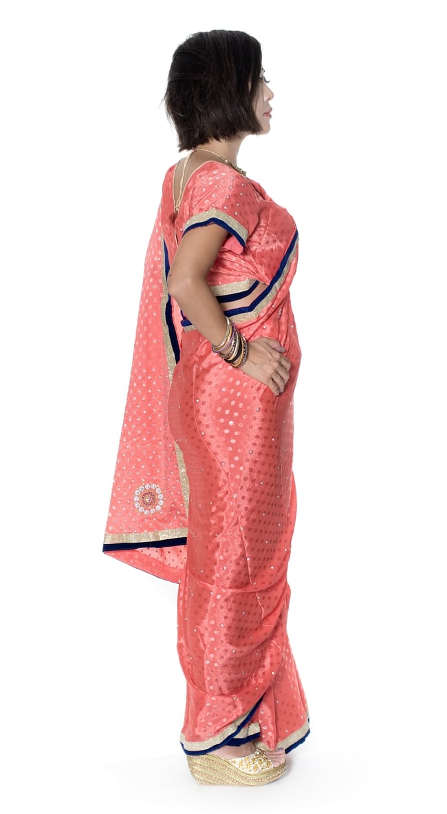 ビーズ刺繍のドット柄マハラニインドサリー【チョリ付き】 - サーモン 4 - 横からの写真です