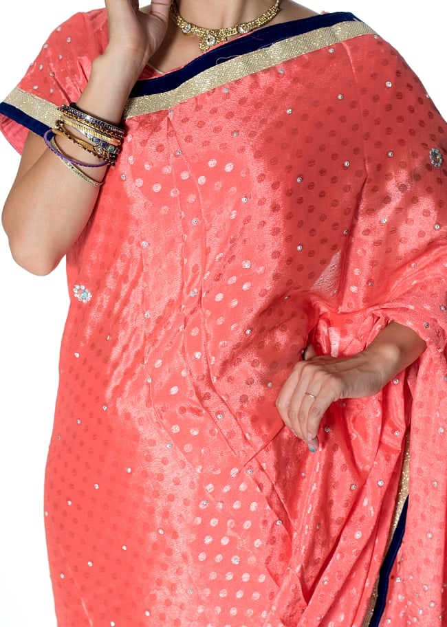 ビーズ刺繍のドット柄マハラニインドサリー【チョリ付き】 - サーモン 5 - 拡大写真です