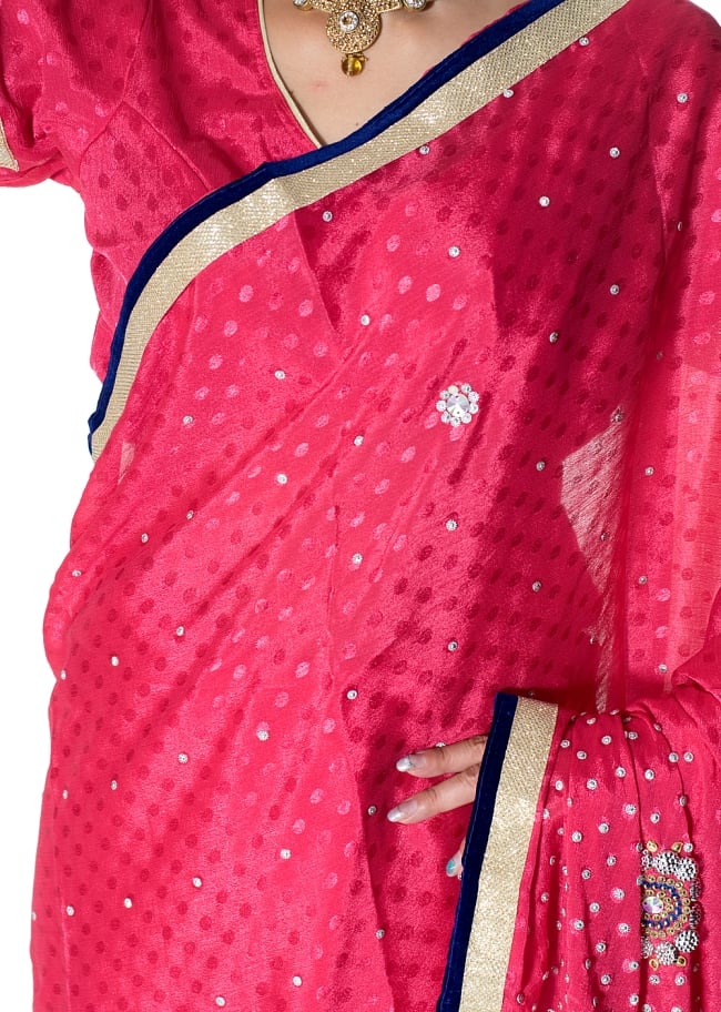 ビーズ刺繍のドット柄マハラニインドサリー【チョリ付き】 - ビビットピンク 5 - 拡大写真です