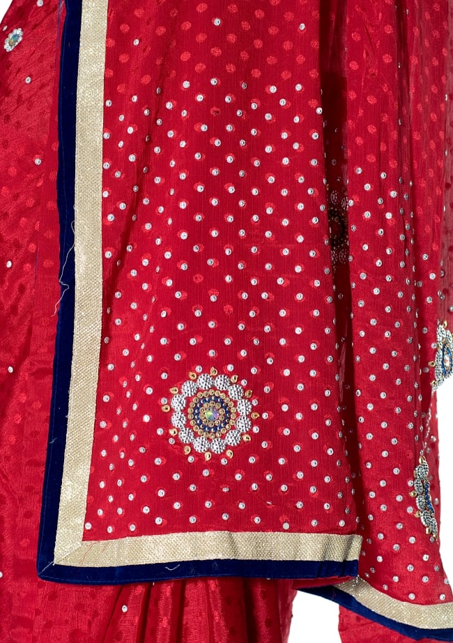 ビーズ刺繍のドット柄マハラニインドサリー【チョリ付き】 - 赤 7 - 縁の拡大写真です