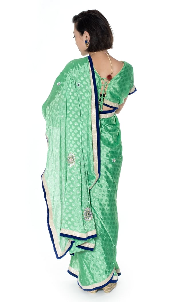 ビーズ刺繍のリーフ柄マハラニインドサリー【チョリ付き】 - 薄緑 3 - 後ろからの写真です