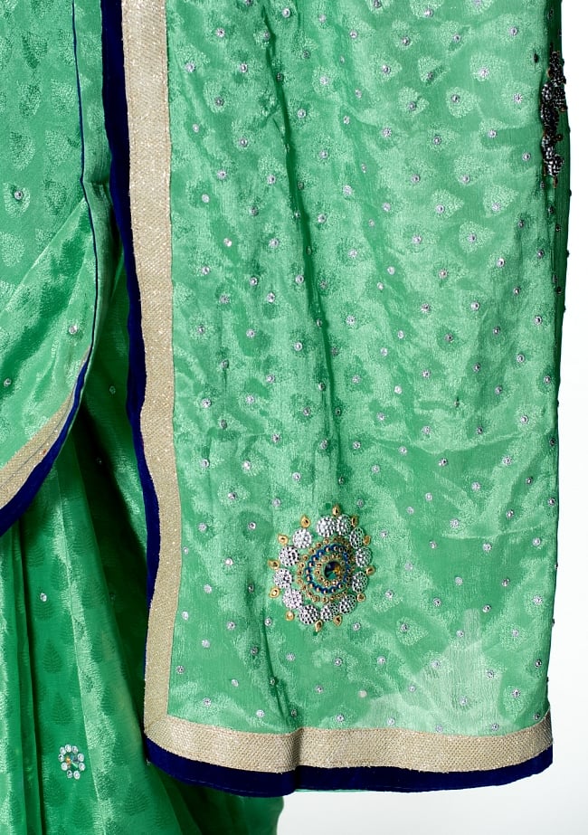 ビーズ刺繍のリーフ柄マハラニインドサリー【チョリ付き】 - 薄緑 7 - 縁の拡大写真です