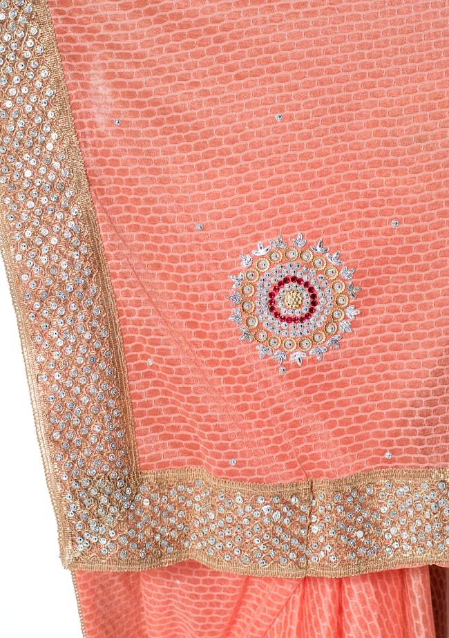 金糸とビーズ刺繍 レンガ模様のマハラニインドサリー【チョリ付き】 - サーモンピンク 7 - 縁の拡大写真です