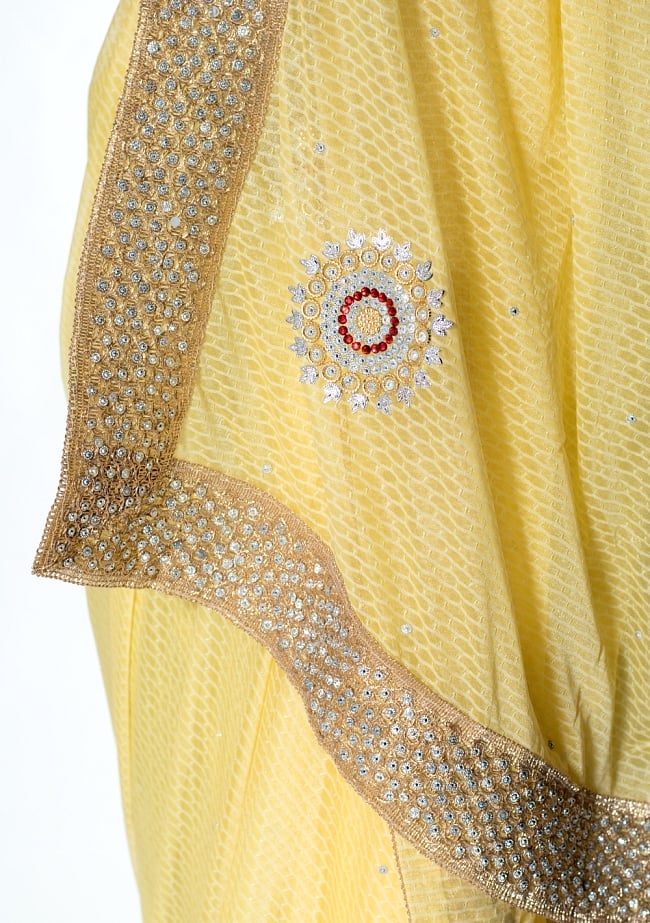 金糸とビーズ刺繍 レンガ模様のマハラニインドサリー【チョリ付き】 - 黄色 7 - 縁の拡大写真です