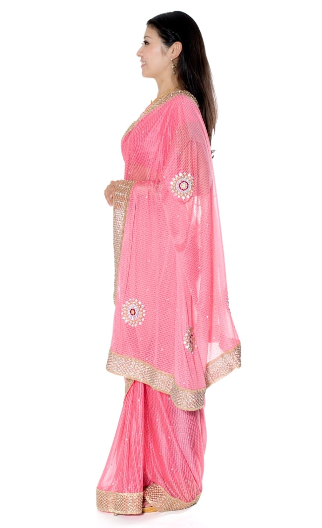 金糸とビーズ刺繍 レンガ模様のマハラニインドサリー【チョリ付き】 - ピンク 2 - 横からの写真です