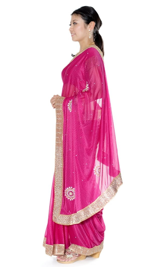 金糸とビーズ刺繍 レンガ模様のマハラニインドサリー【チョリ付き】 - マゼンダ 2 - 横からの写真です