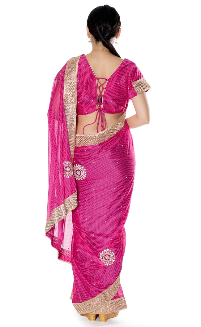 金糸とビーズ刺繍 レンガ模様のマハラニインドサリー【チョリ付き】 - マゼンダ 3 - 後ろからの写真です