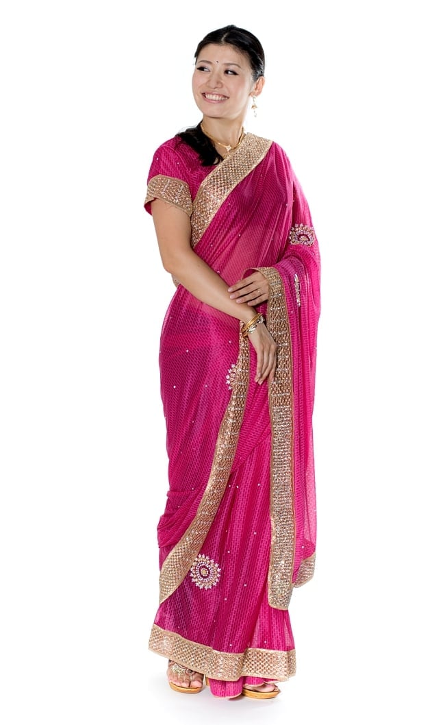 金糸とビーズ刺繍 レンガ模様のマハラニインドサリー【チョリ付き】 - マゼンダの写真サリー,民族衣装,デコレーション布,布,インド 布,生地,ファブリック,パーティー,仮装