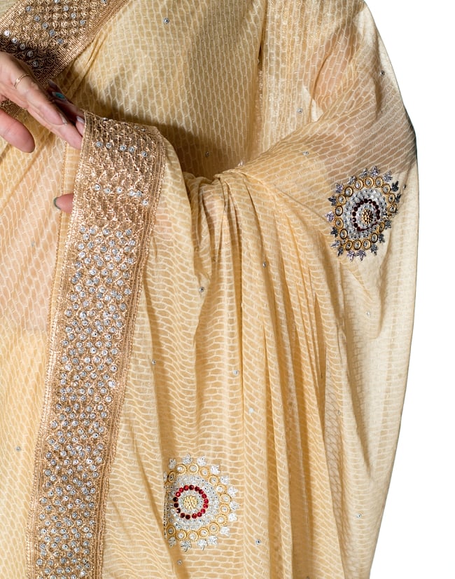 金糸とビーズ刺繍 レンガ模様のマハラニインドサリー【チョリ付き】 - ベージュ 6 - とても綺麗なサリーです