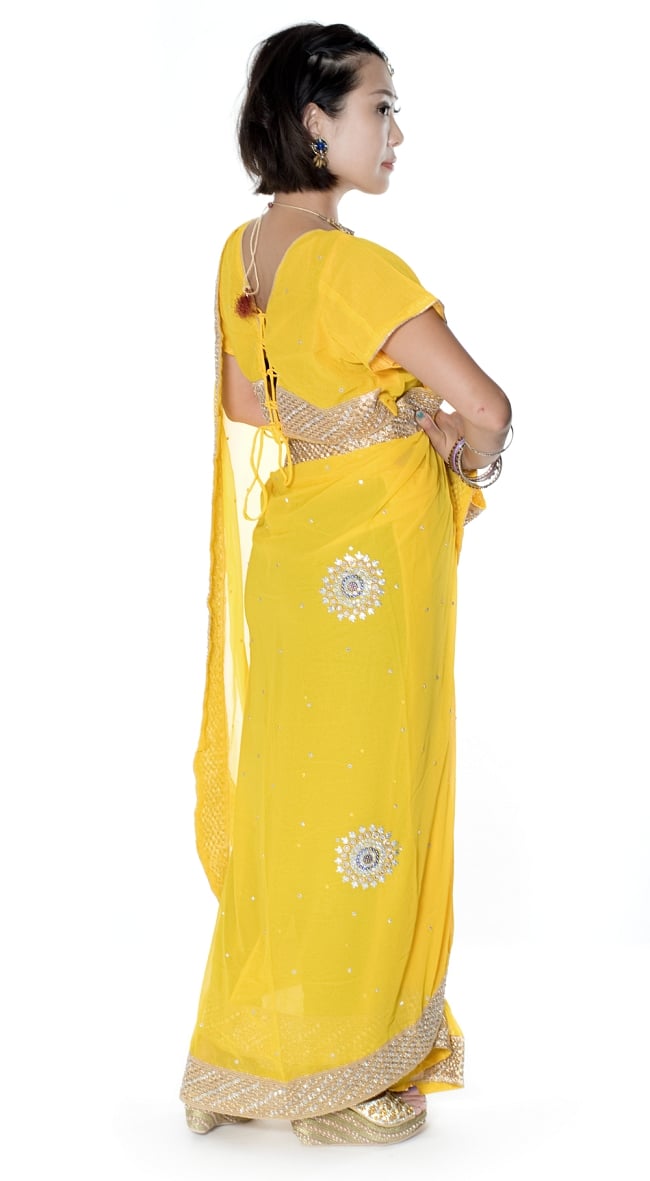金糸とビーズ刺繍のジョーゼットインドサリー【チョリ付き】 - 黄色 4 - 横からの写真です