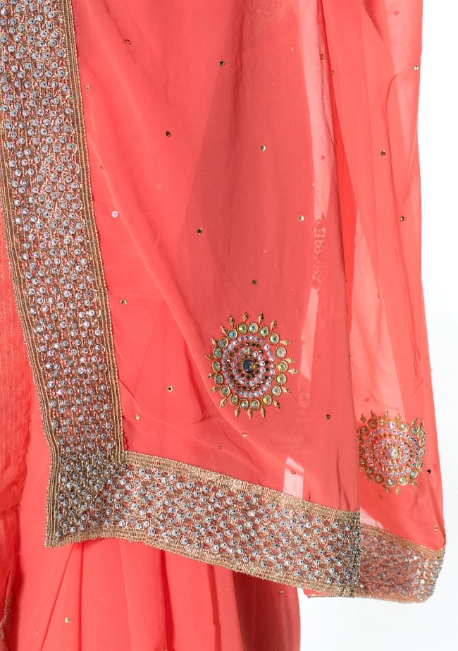 金糸とビーズ刺繍のジョーゼットインドサリー【チョリ付き】 - サーモンピンク 7 - 縁の拡大写真です