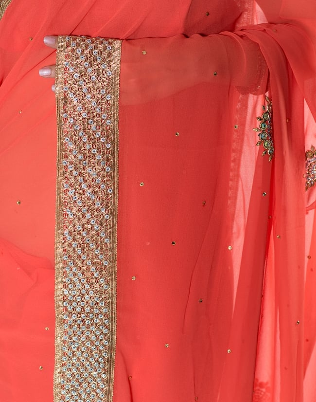 【訳あり】金糸とビーズ刺繍のジョーゼットインドサリー【チョリ付き】 - サーモンピンク 6 - とても綺麗なサリーです