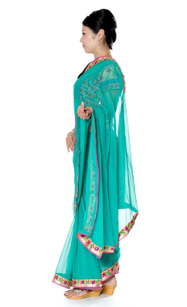 カッチ刺繍テイストのジョーゼットインドサリー【チョリ付き】 - 青緑 2 - 横からの写真です