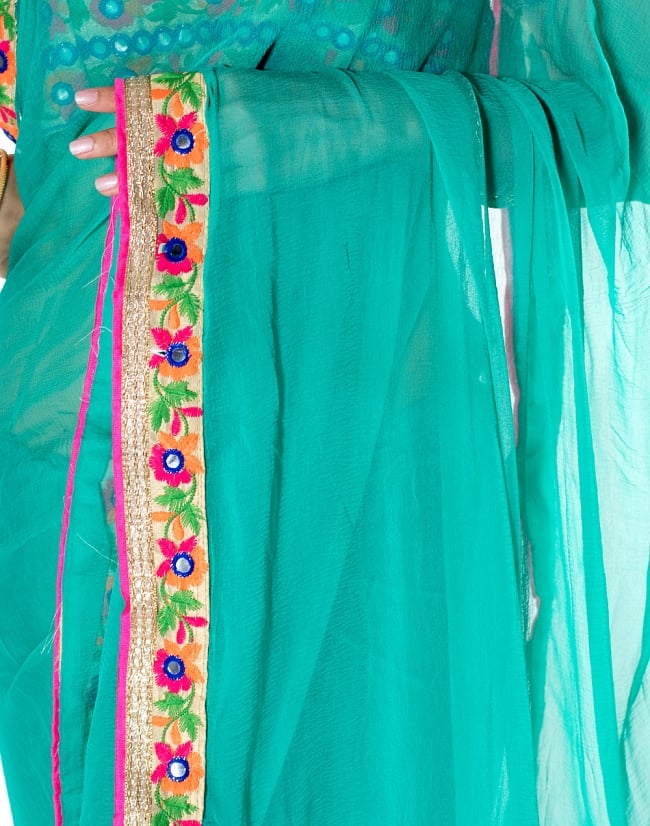 カッチ刺繍テイストのジョーゼットインドサリー【チョリ付き】 - 青緑 6 - とても綺麗なサリーです