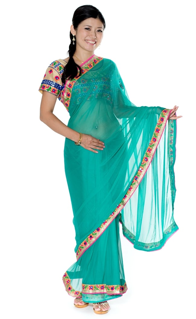 カッチ刺繍テイストのジョーゼットインドサリー【チョリ付き】 - 青緑の写真