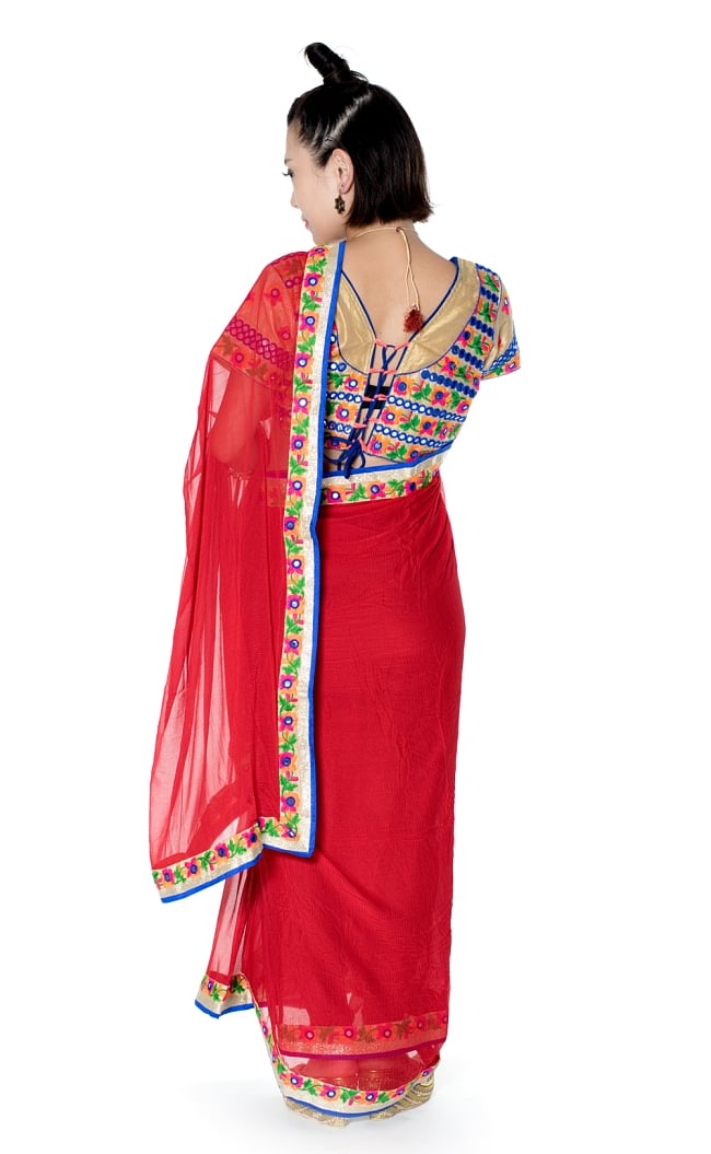 カッチ刺繍テイストのジョーゼットインドサリー【チョリ付き】 - 赤 3 - 後ろからの写真です