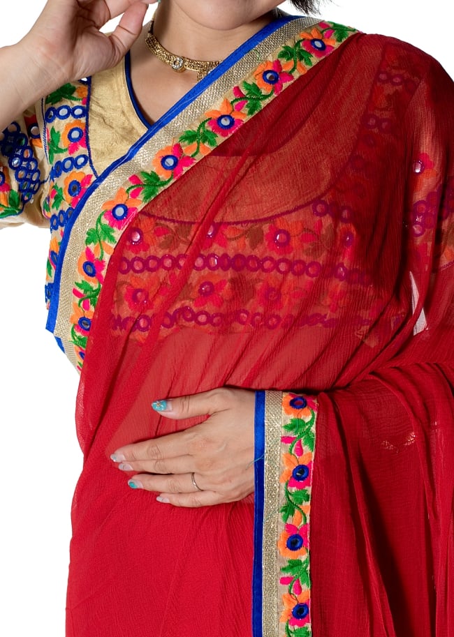 カッチ刺繍テイストのジョーゼットインドサリー【チョリ付き】 - 赤 5 - 拡大写真です