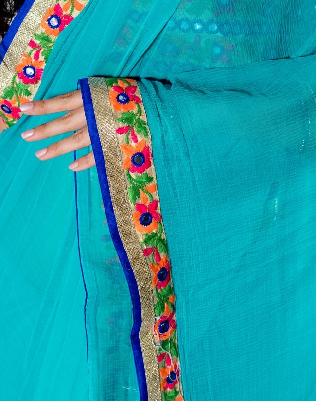 カッチ刺繍テイストのジョーゼットインドサリー【チョリ付き】 - ターコイズブルー 6 - とても綺麗なサリーです