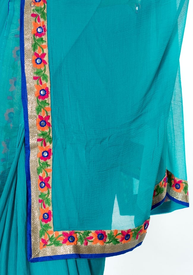 カッチ刺繍テイストのジョーゼットインドサリー【チョリ付き】 - ターコイズブルー 7 - 縁の拡大写真です