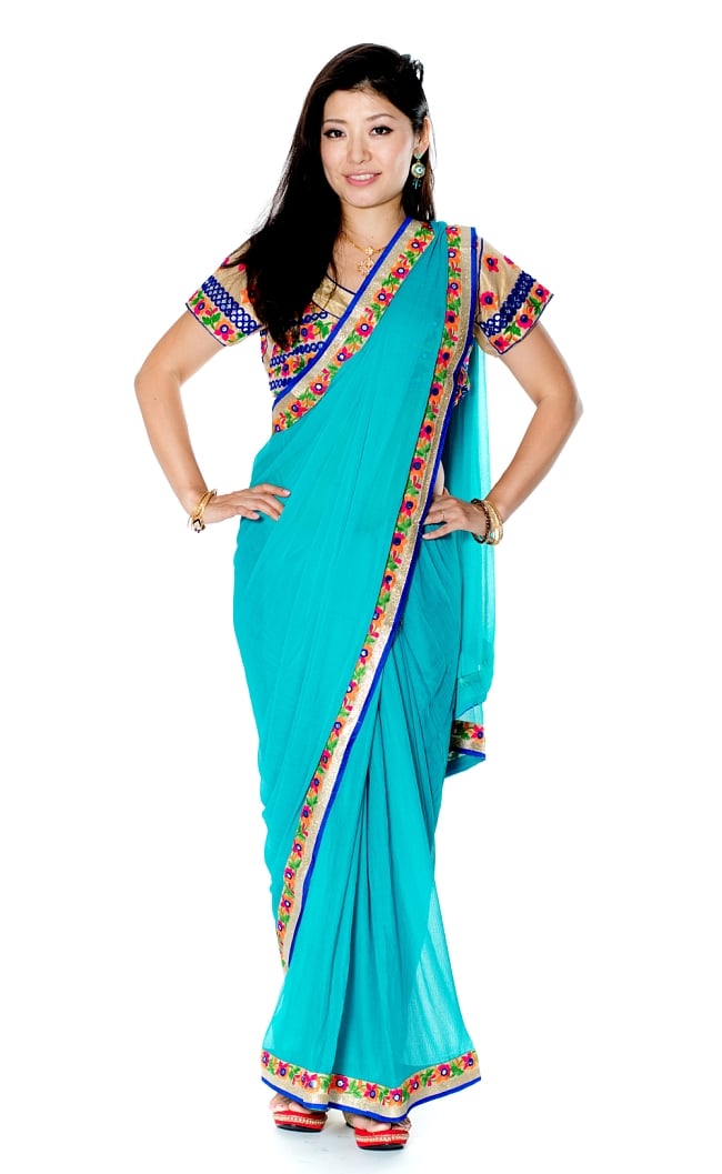 カッチ刺繍テイストのジョーゼットインドサリー【チョリ付き】 - ターコイズブルーの写真