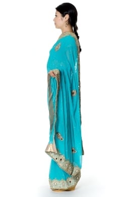 【一点物】ミラーワークと刺繍の婚礼用ゴージャス ジョーゼットサリー【チョリ付き】 - ターコイズブルー - サブ2