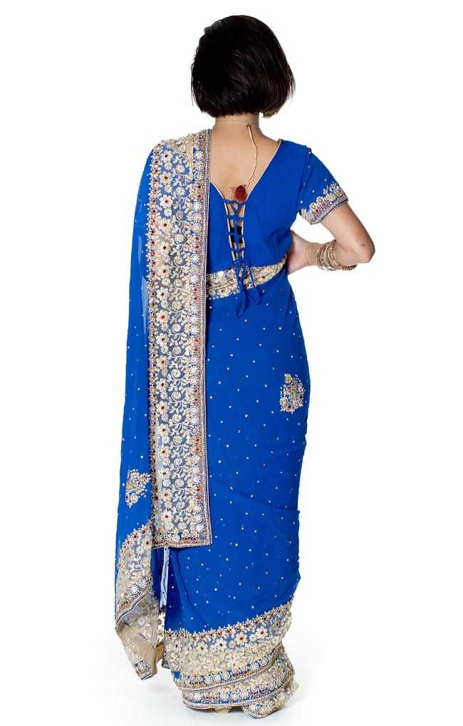 【一点物】刺繍とビジューの婚礼用ゴージャス ジョーゼットサリー【チョリ付き】 - 青 3 - 後ろからの写真です