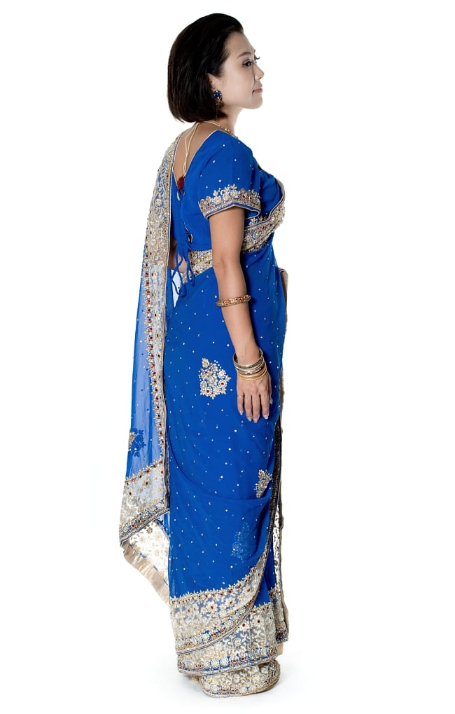 【一点物】刺繍とビジューの婚礼用ゴージャス ジョーゼットサリー【チョリ付き】 - 青 4 - 横からの写真です