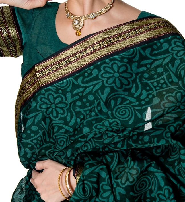 〔チョリ付き〕昔ながらのコットンサリー - フラワー 5 - 生地の拡大写真です