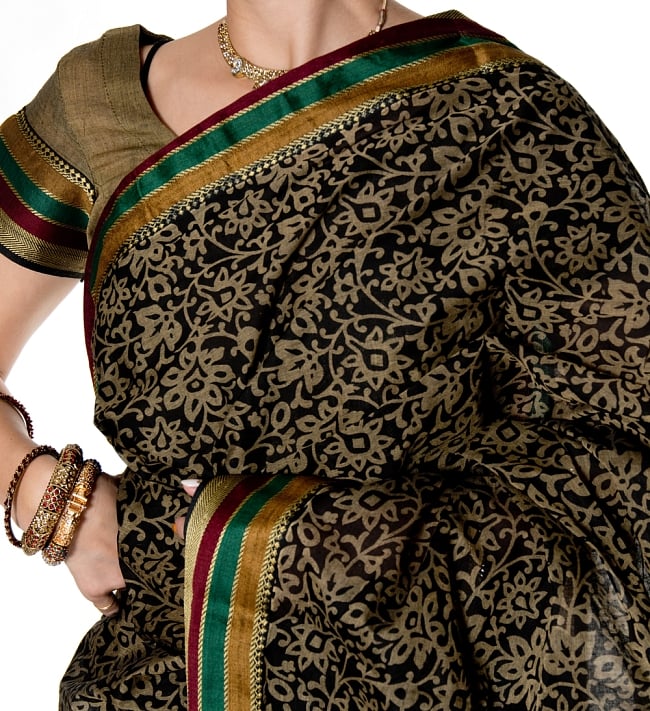 〔チョリ付き〕昔ながらのコットンサリー - 更紗 5 - 生地の拡大写真です