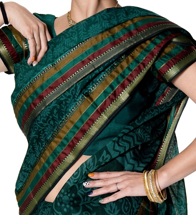 〔チョリ付き〕昔ながらのコットンサリー - 更紗 5 - 生地の拡大写真です