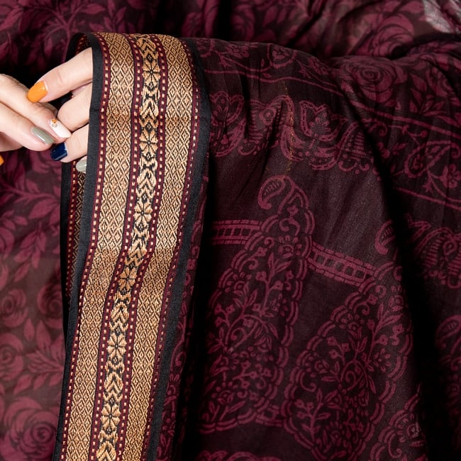 〔チョリ付き〕昔ながらのコットンサリー  6 - 雰囲気あるコットン生地のサリーです